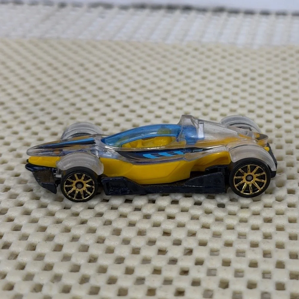 Hot Wheels Iridium X-Raycers Yellow Translucent‎ Die-Cast Race Car J02 Thailand